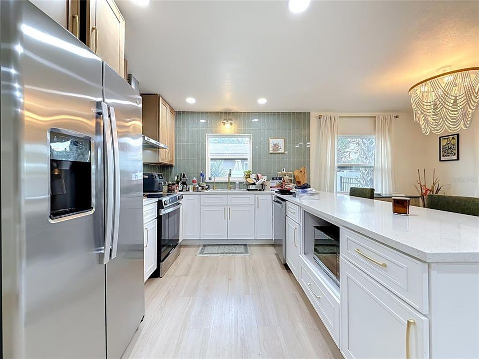 For Sale: $469,000 (3 beds, 2 baths, 1274 Square Feet)