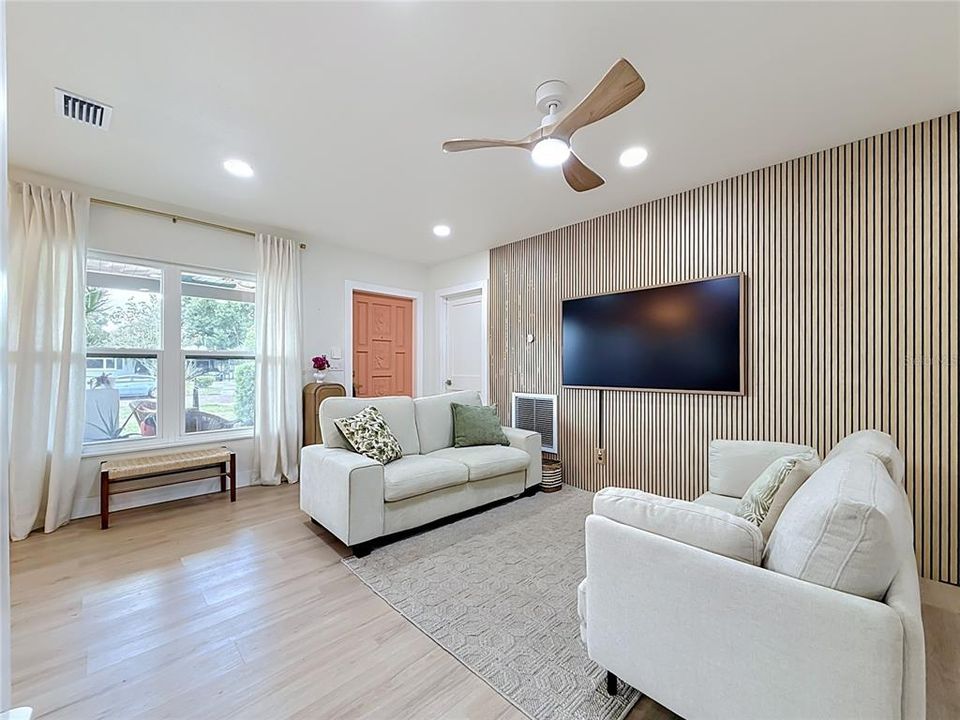 For Sale: $469,000 (3 beds, 2 baths, 1274 Square Feet)
