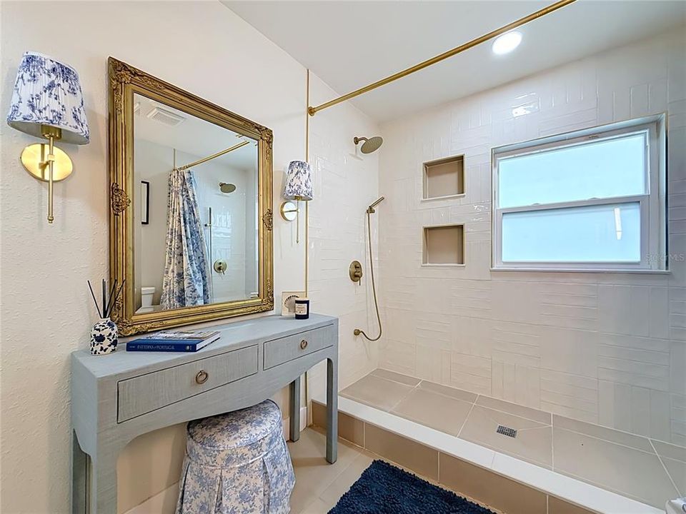 For Sale: $469,000 (3 beds, 2 baths, 1274 Square Feet)