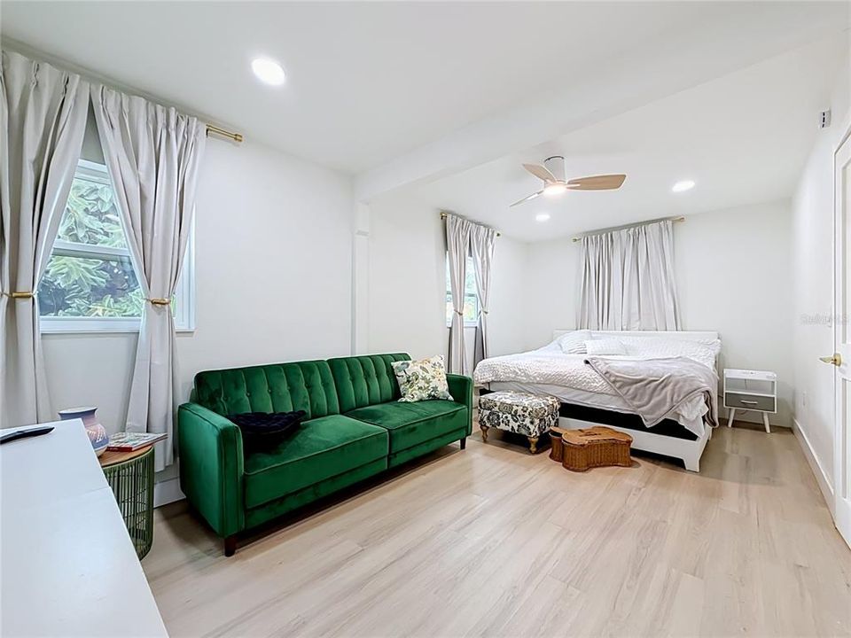 For Sale: $469,000 (3 beds, 2 baths, 1274 Square Feet)