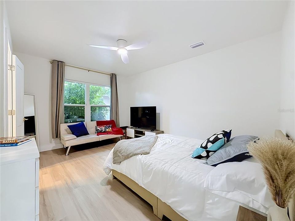 For Sale: $469,000 (3 beds, 2 baths, 1274 Square Feet)