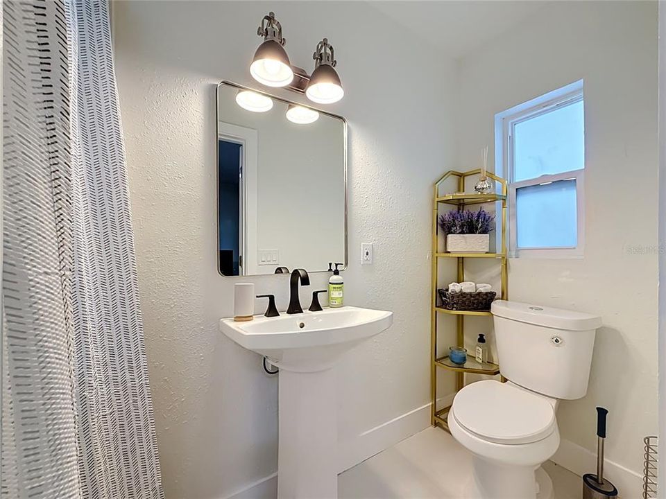 For Sale: $469,000 (3 beds, 2 baths, 1274 Square Feet)