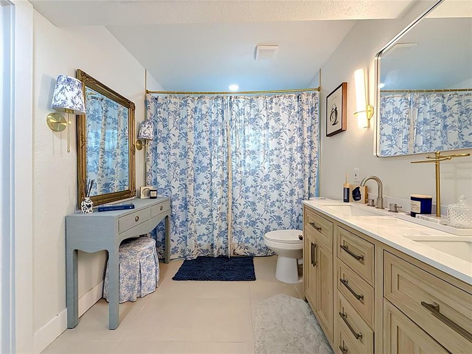 For Sale: $469,000 (3 beds, 2 baths, 1274 Square Feet)