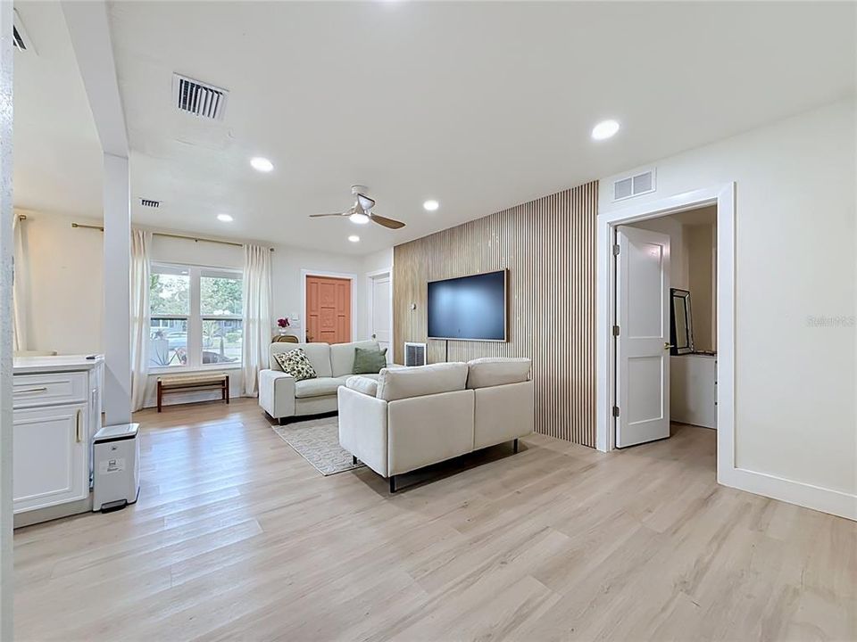 For Sale: $469,000 (3 beds, 2 baths, 1274 Square Feet)