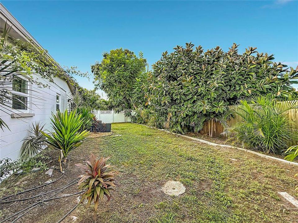 For Sale: $469,000 (3 beds, 2 baths, 1274 Square Feet)