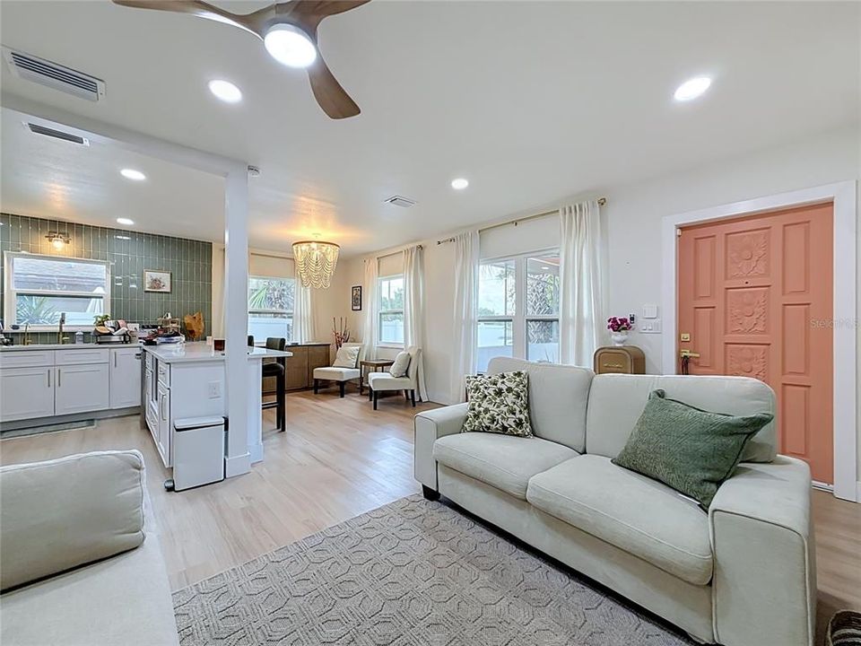 For Sale: $469,000 (3 beds, 2 baths, 1274 Square Feet)
