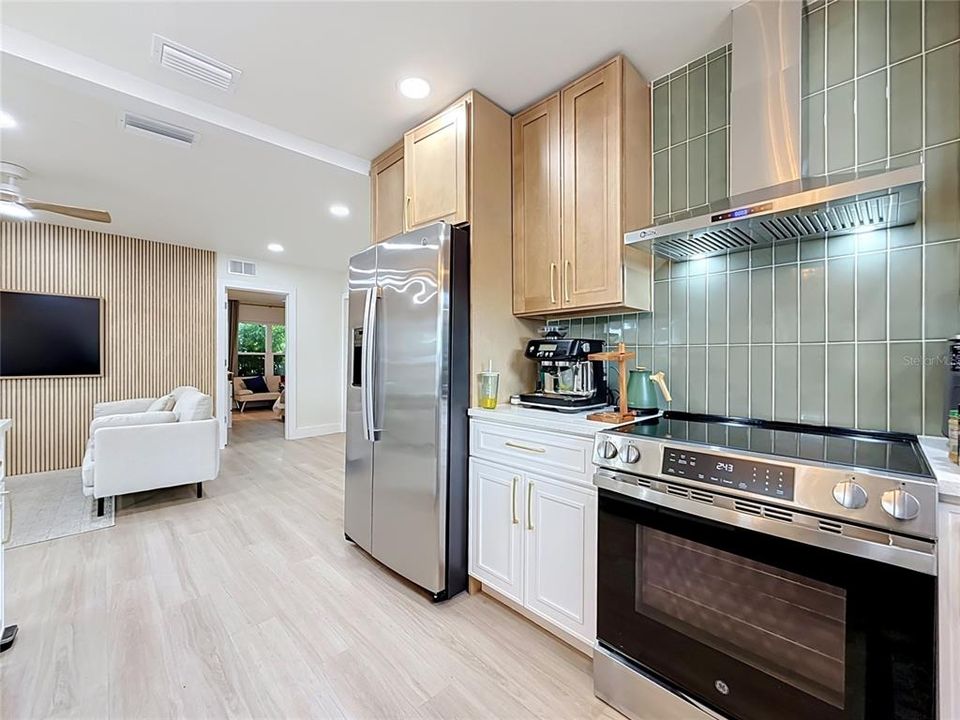 For Sale: $469,000 (3 beds, 2 baths, 1274 Square Feet)