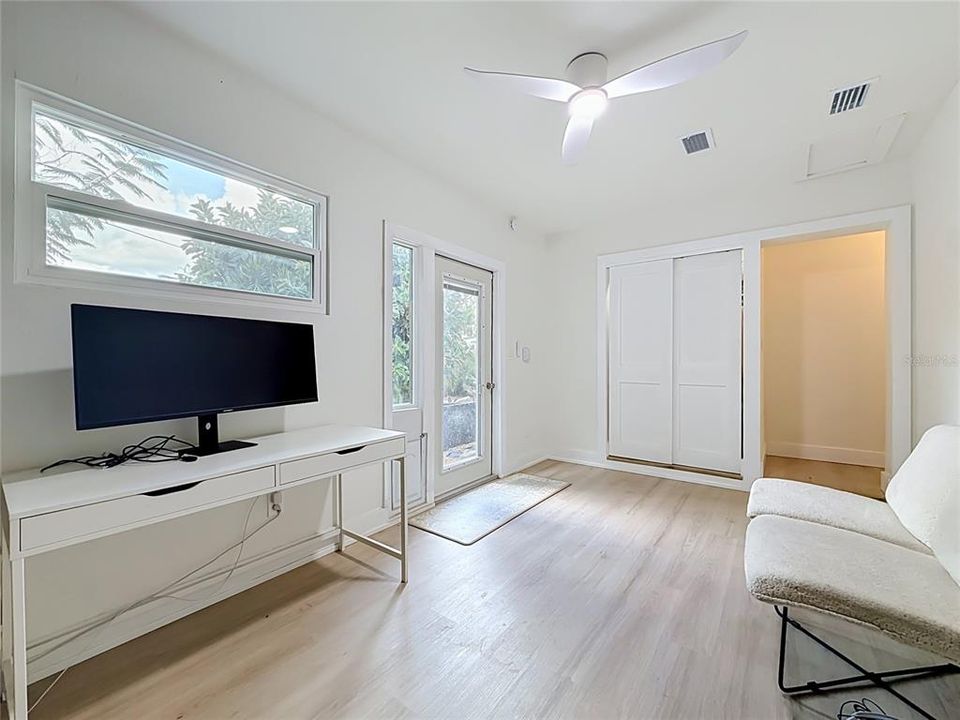 For Sale: $469,000 (3 beds, 2 baths, 1274 Square Feet)