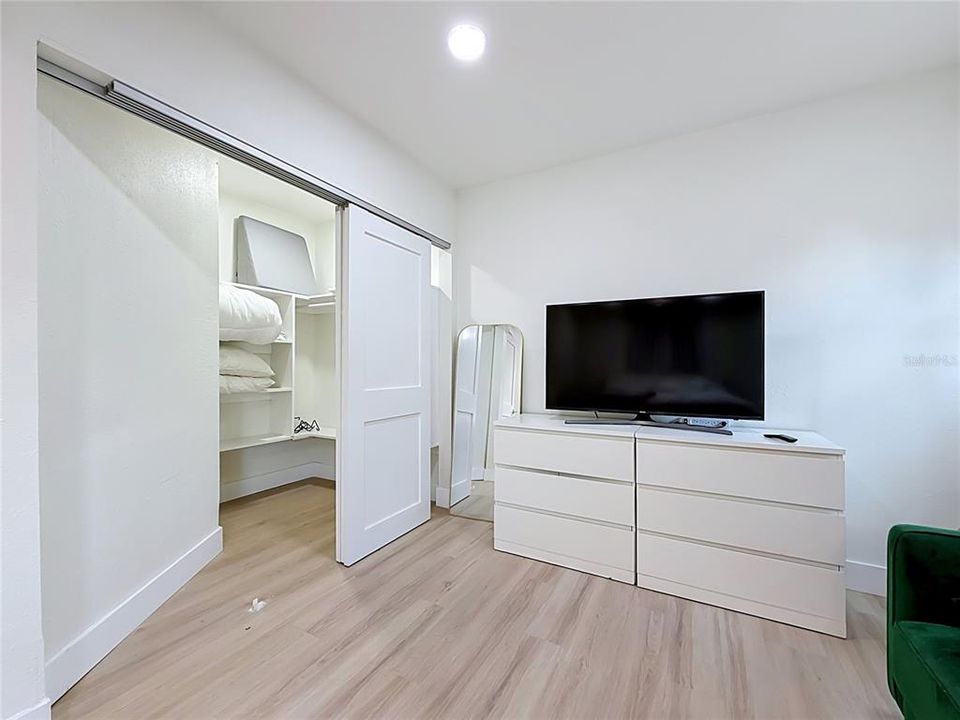 For Sale: $469,000 (3 beds, 2 baths, 1274 Square Feet)