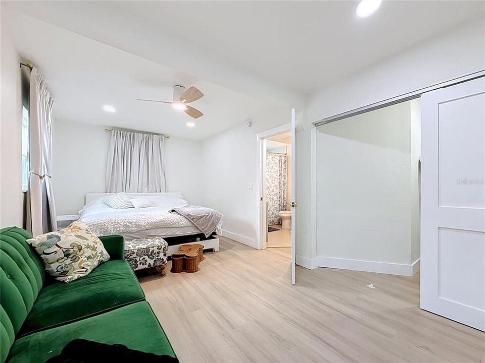 For Sale: $469,000 (3 beds, 2 baths, 1274 Square Feet)