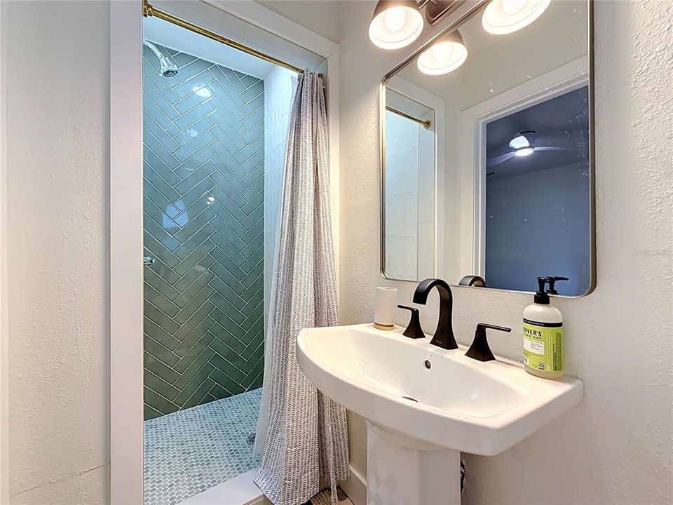 For Sale: $469,000 (3 beds, 2 baths, 1274 Square Feet)