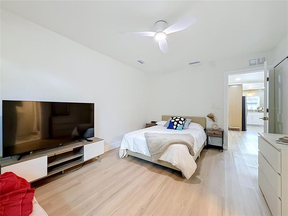 For Sale: $469,000 (3 beds, 2 baths, 1274 Square Feet)