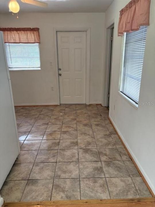 For Sale: $195,000 (2 beds, 1 baths, 786 Square Feet)
