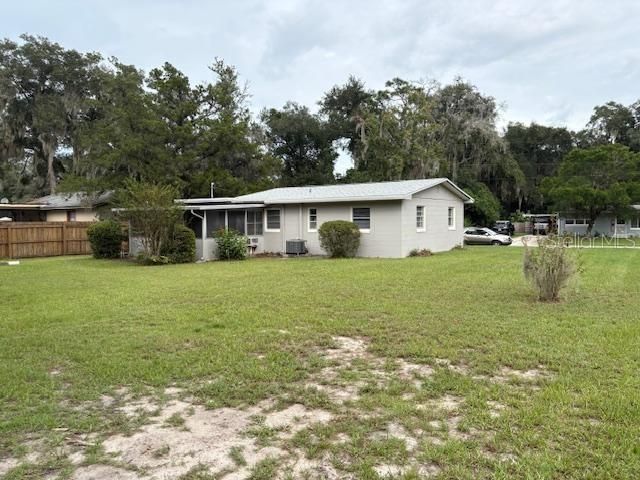 For Sale: $195,000 (2 beds, 1 baths, 786 Square Feet)