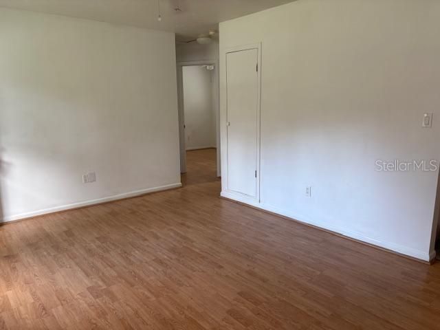 For Sale: $195,000 (2 beds, 1 baths, 786 Square Feet)