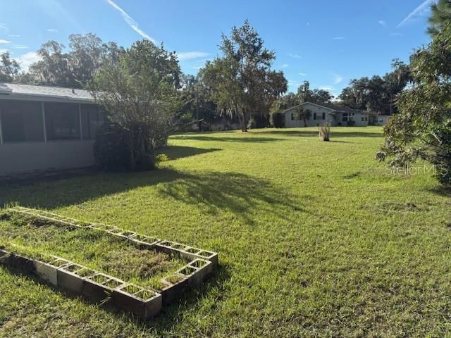 For Sale: $195,000 (2 beds, 1 baths, 786 Square Feet)
