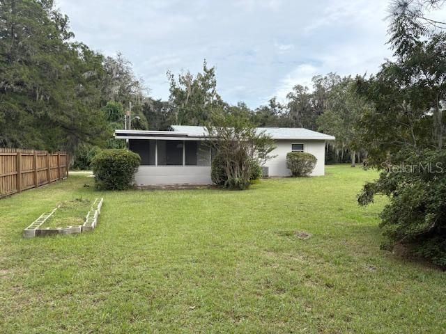 For Sale: $195,000 (2 beds, 1 baths, 786 Square Feet)