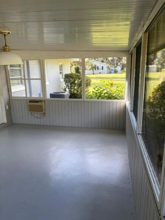 For Sale: $195,000 (2 beds, 1 baths, 786 Square Feet)