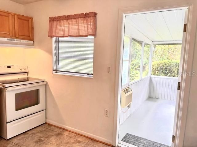 For Sale: $195,000 (2 beds, 1 baths, 786 Square Feet)