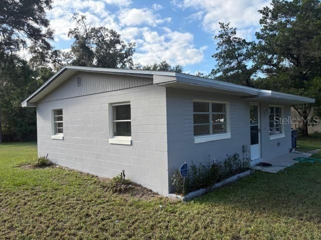 For Sale: $195,000 (2 beds, 1 baths, 786 Square Feet)