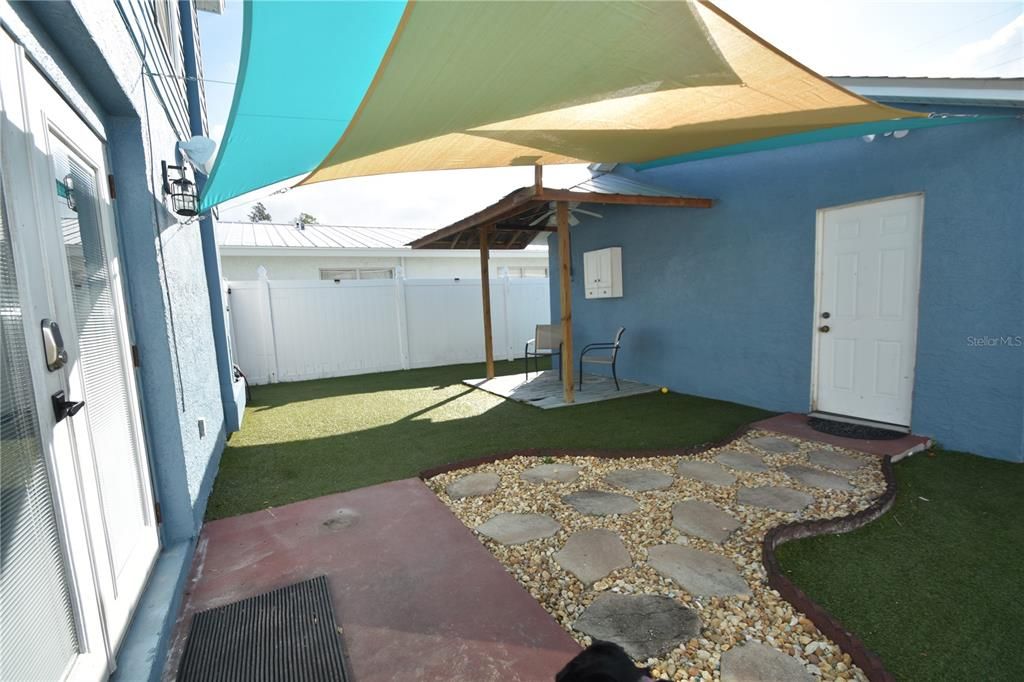 For Sale: $650,000 (5 beds, 3 baths, 2570 Square Feet)