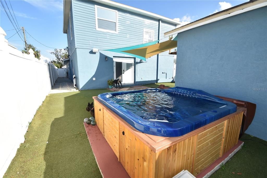 For Sale: $650,000 (5 beds, 3 baths, 2570 Square Feet)