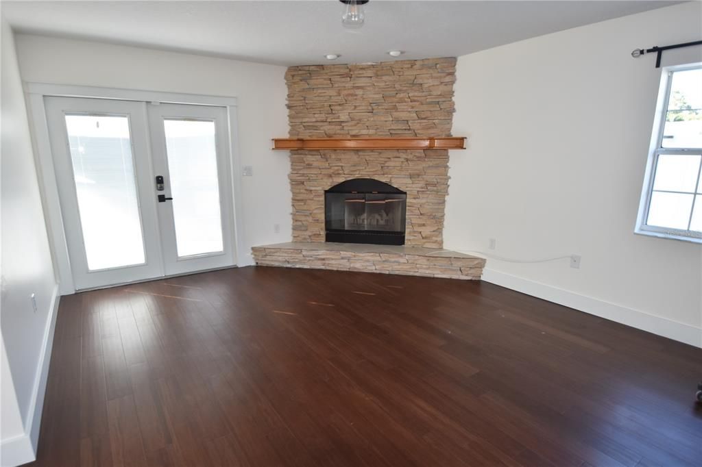 For Sale: $650,000 (5 beds, 3 baths, 2570 Square Feet)