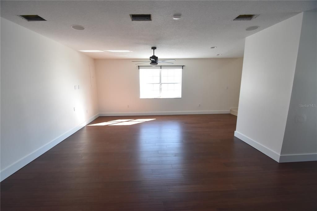 For Sale: $650,000 (5 beds, 3 baths, 2570 Square Feet)