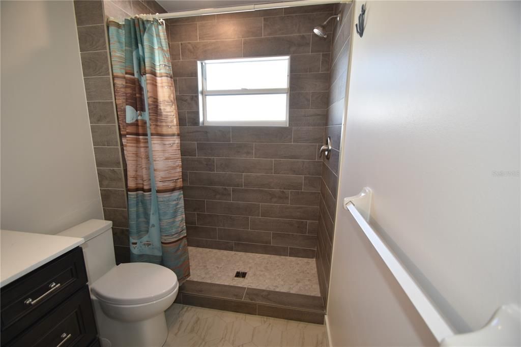 For Sale: $650,000 (5 beds, 3 baths, 2570 Square Feet)