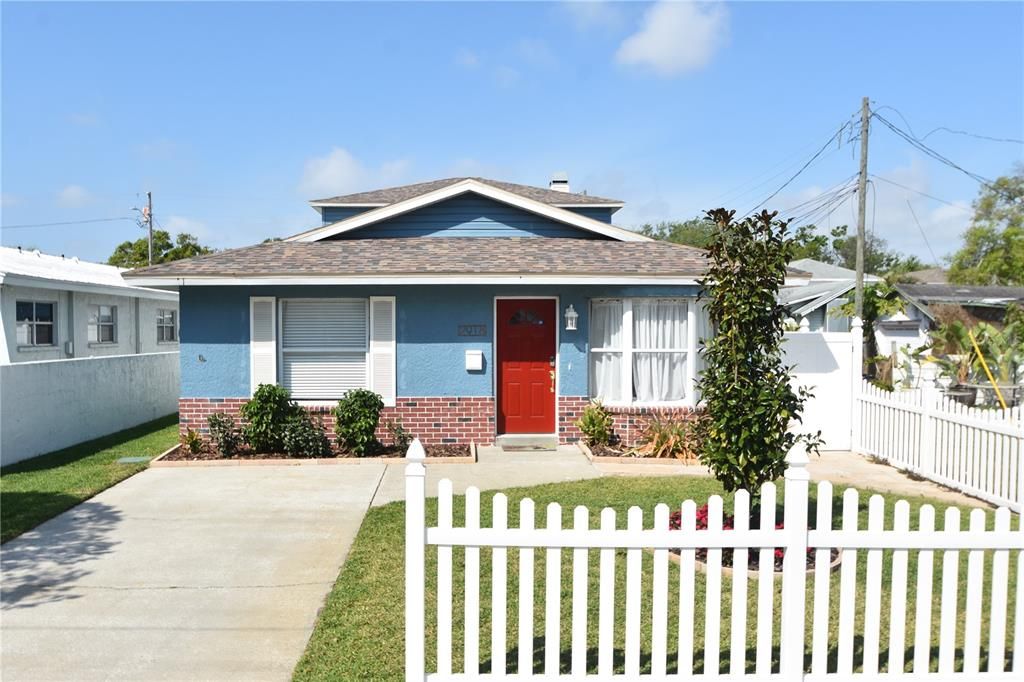 For Sale: $650,000 (5 beds, 3 baths, 2570 Square Feet)