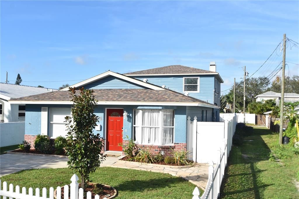 For Sale: $650,000 (5 beds, 3 baths, 2570 Square Feet)