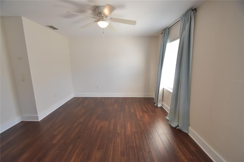 For Sale: $650,000 (5 beds, 3 baths, 2570 Square Feet)