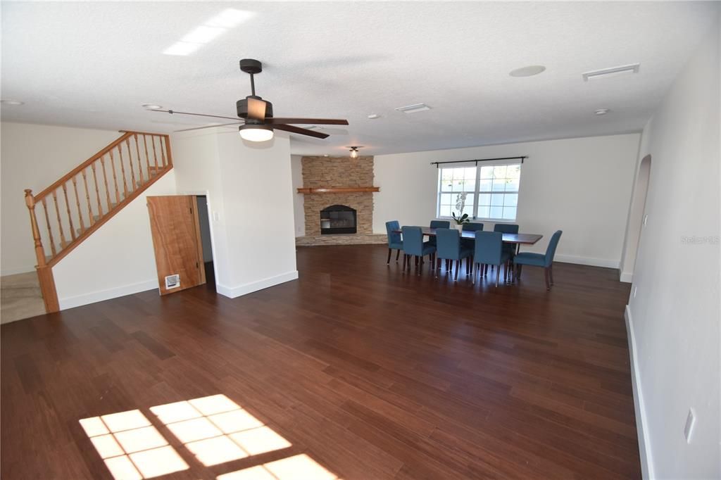 For Sale: $650,000 (5 beds, 3 baths, 2570 Square Feet)