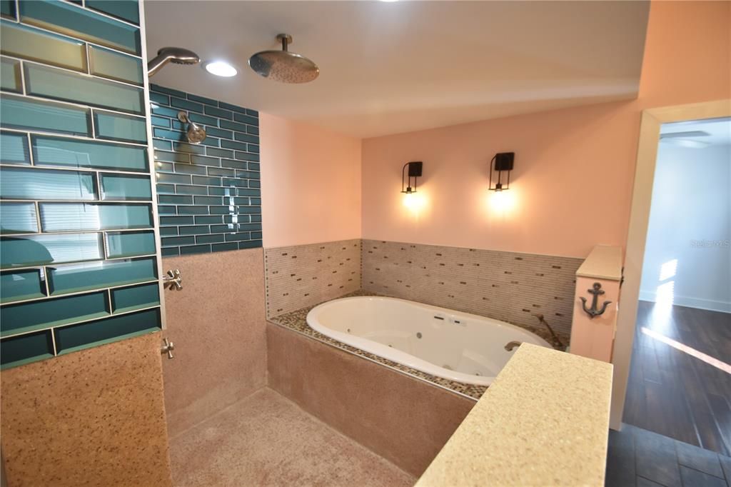 For Sale: $650,000 (5 beds, 3 baths, 2570 Square Feet)