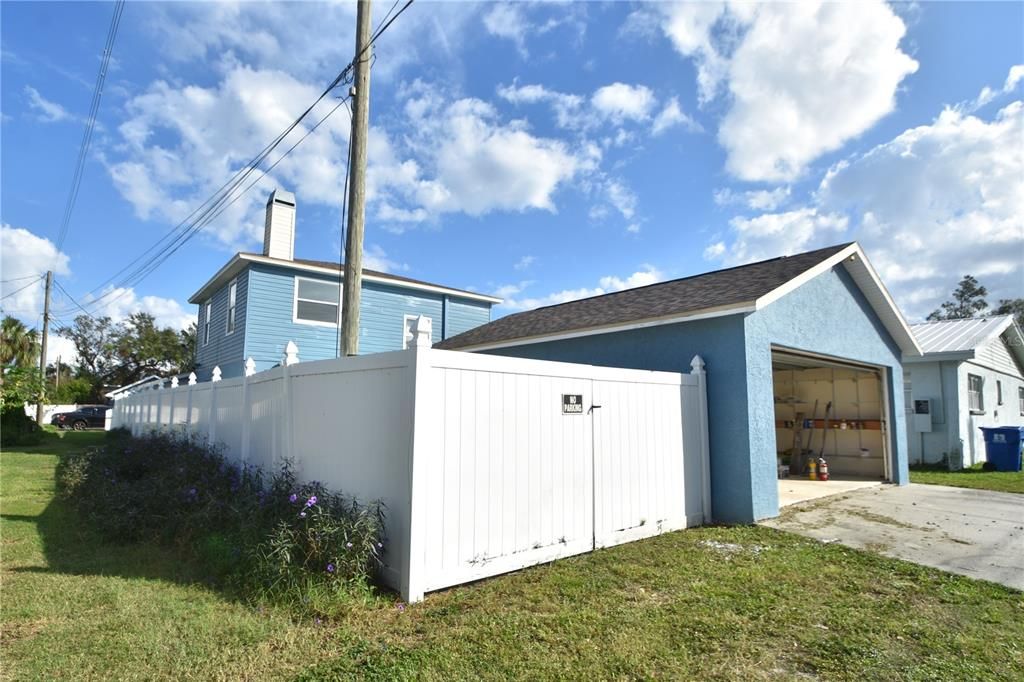 For Sale: $650,000 (5 beds, 3 baths, 2570 Square Feet)