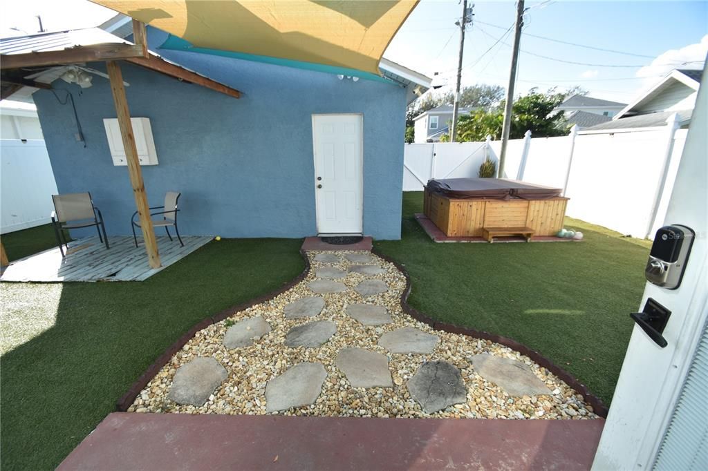 For Sale: $650,000 (5 beds, 3 baths, 2570 Square Feet)