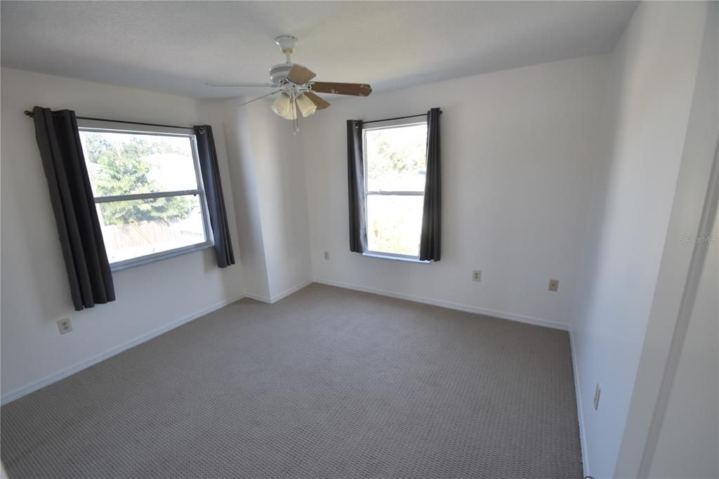 For Sale: $650,000 (5 beds, 3 baths, 2570 Square Feet)