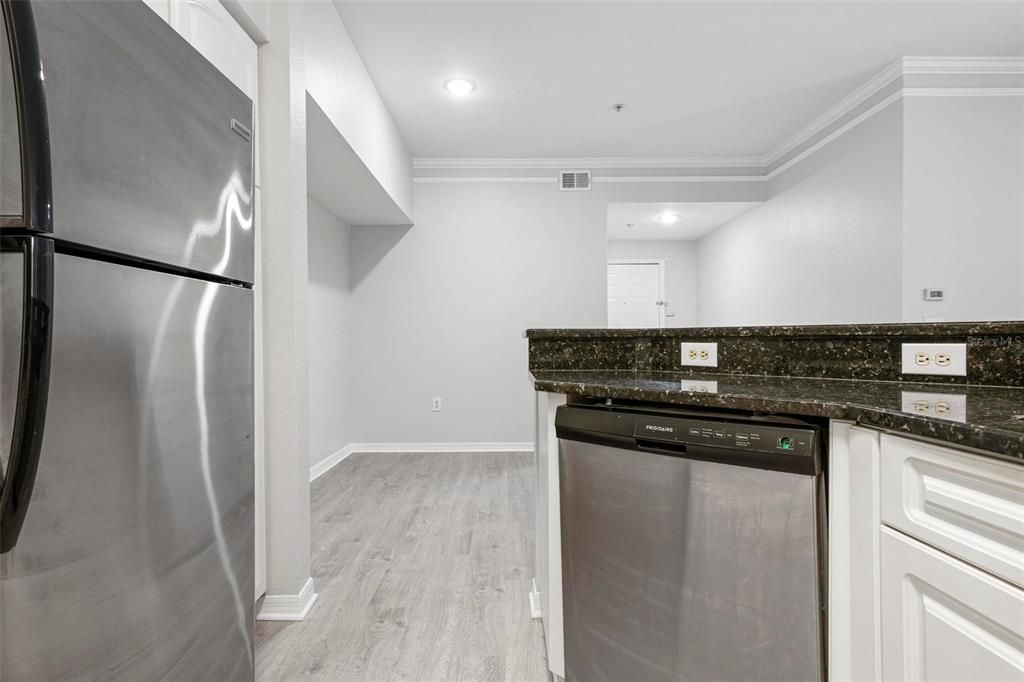 For Rent: $2,300 (3 beds, 2 baths, 1280 Square Feet)