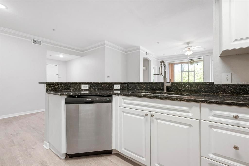 For Rent: $2,300 (3 beds, 2 baths, 1280 Square Feet)