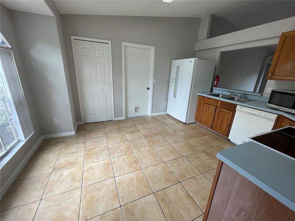 For Rent: $2,095 (3 beds, 2 baths, 1217 Square Feet)