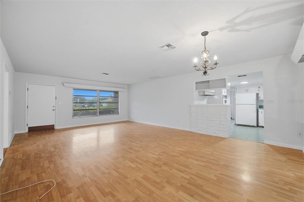 На продажу: $349,999 (2 спален, 2 ванн, 1433 Квадратных фут)