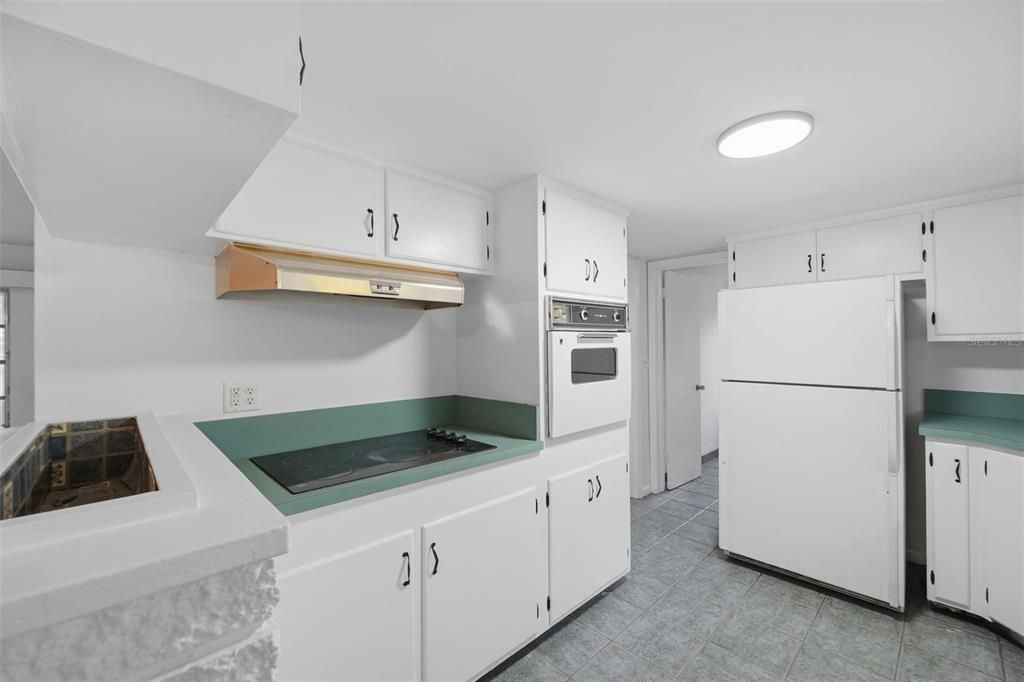 На продажу: $349,999 (2 спален, 2 ванн, 1433 Квадратных фут)