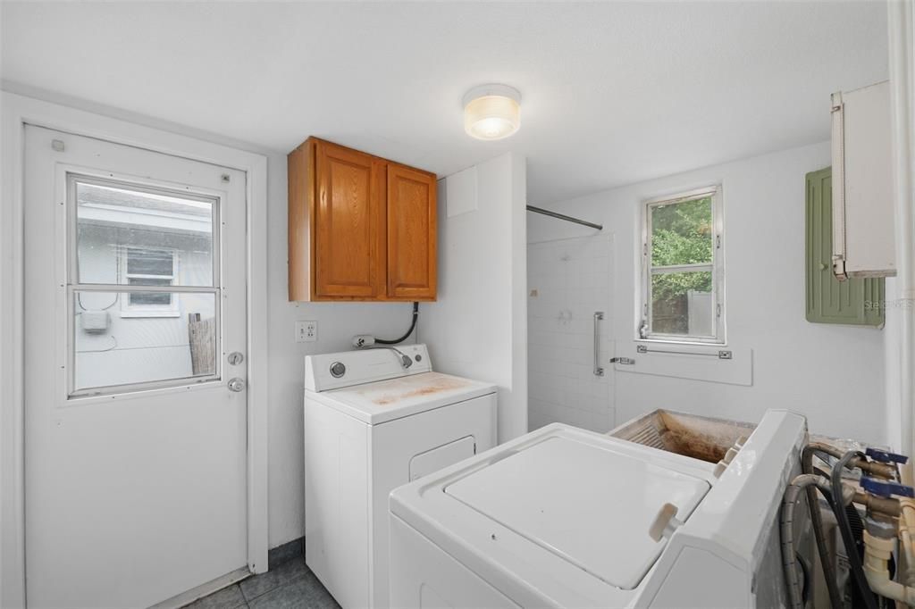 На продажу: $349,999 (2 спален, 2 ванн, 1433 Квадратных фут)