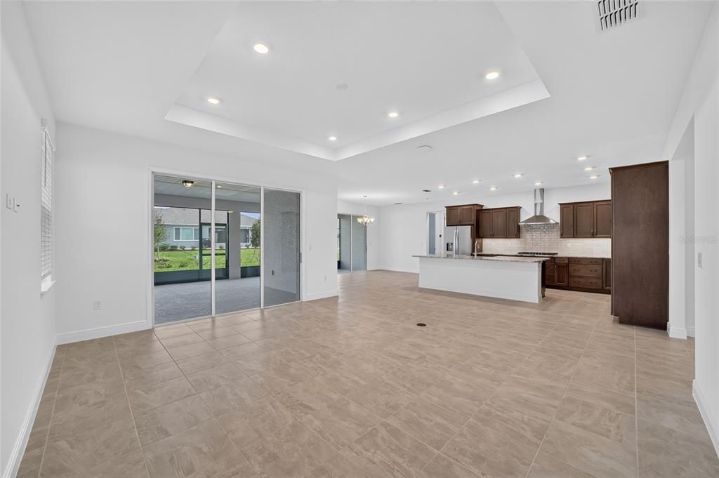 En Venta: $547,540 (3 camas, 3 baños, 2211 Pies cuadrados)