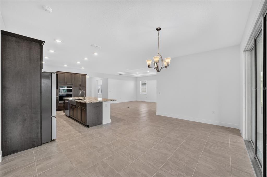 En Venta: $547,540 (3 camas, 3 baños, 2211 Pies cuadrados)
