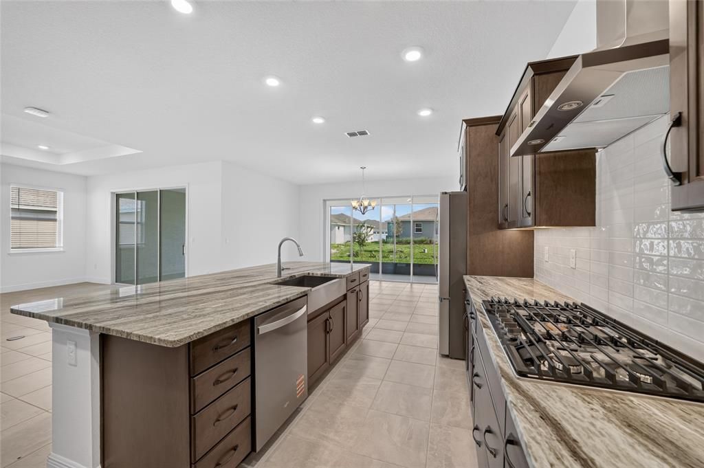En Venta: $547,540 (3 camas, 3 baños, 2211 Pies cuadrados)