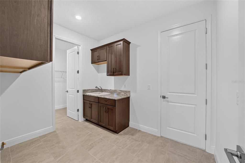 En Venta: $547,540 (3 camas, 3 baños, 2211 Pies cuadrados)