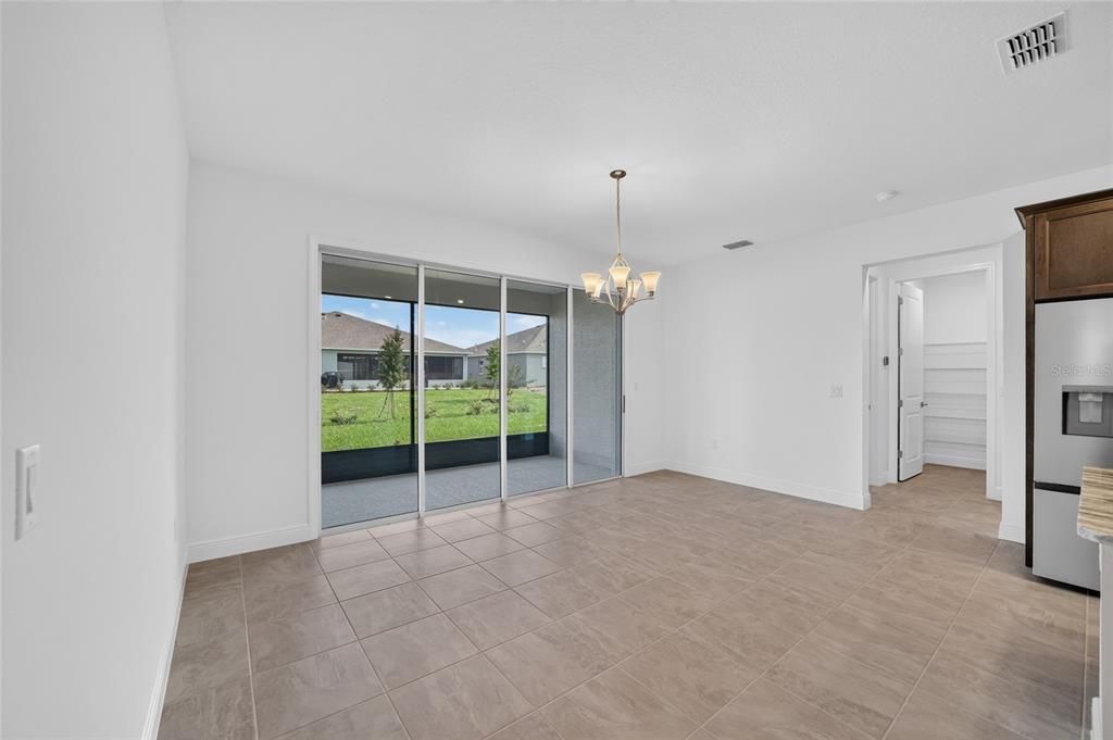 En Venta: $547,540 (3 camas, 3 baños, 2211 Pies cuadrados)