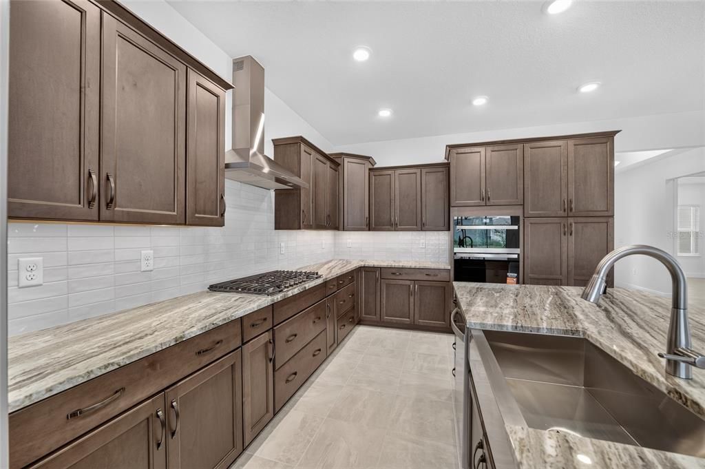 En Venta: $547,540 (3 camas, 3 baños, 2211 Pies cuadrados)