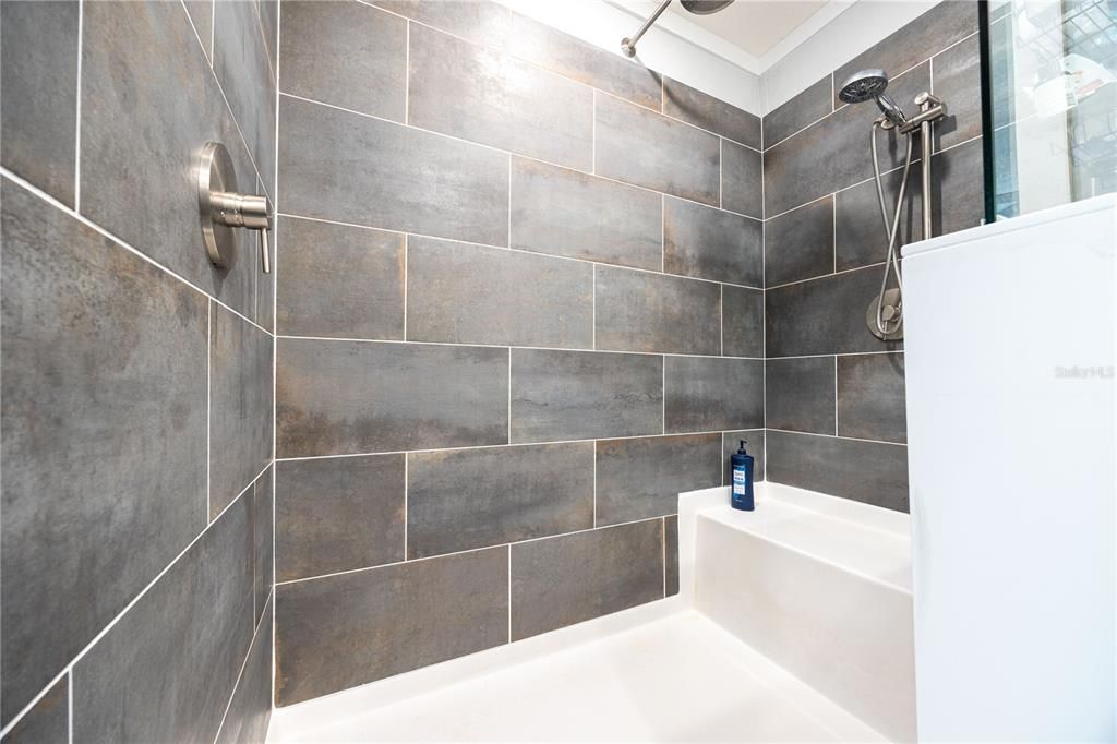 En Venta: $325,000 (4 camas, 2 baños, 2280 Pies cuadrados)